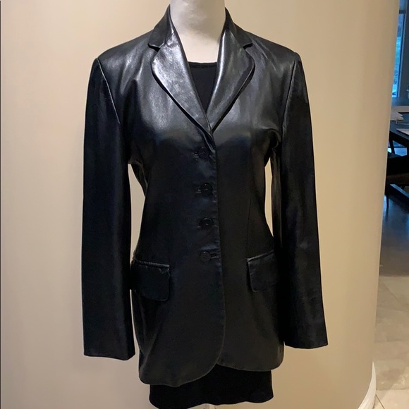 Iris Singer Black Lambskin 4 Button Blazer. 4 - Picture 3 of 8